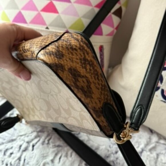 EUC COACH Georgie Shoulder Bag in Blocked Signature Canvas - Picture 7 of 13